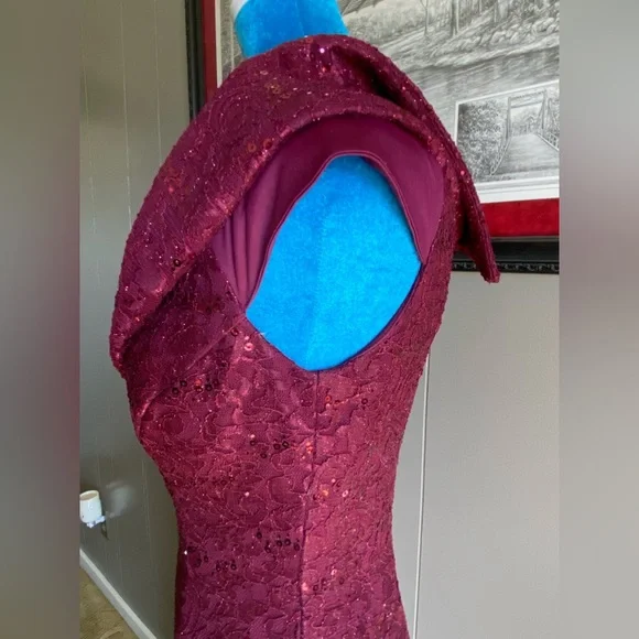 MORGAN & CO. BURGUNDY DRESS. - Picture 15 of 16